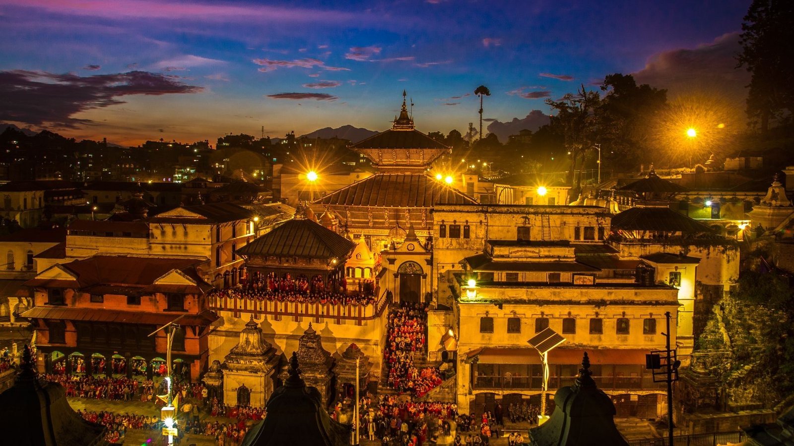 Diferentes estilos de templos en Pashupatinath