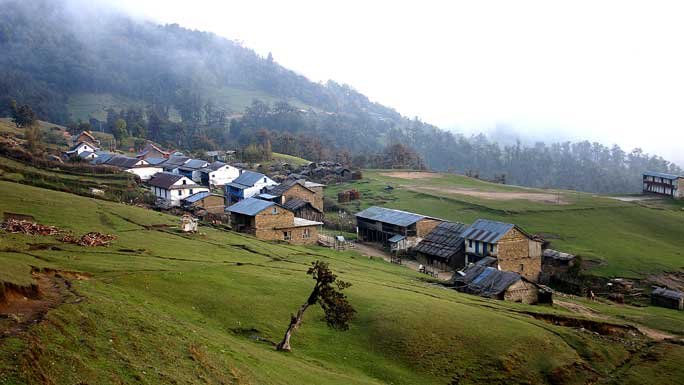 Settlements on the trekking route in eastern Nepal. 